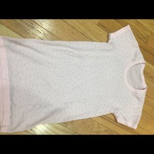 Lulu lemon tee shirt